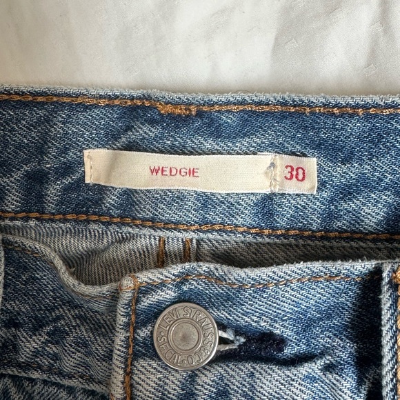 Levi’s Wedgie Straight Blue Jeans - Picture 3 of 3
